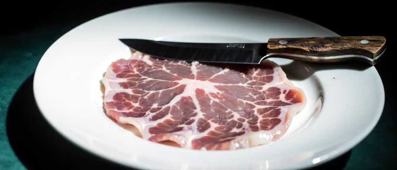 Смертельная ловушка в тарелке: почему деликатесы из дикого мяса могут стать фатальными