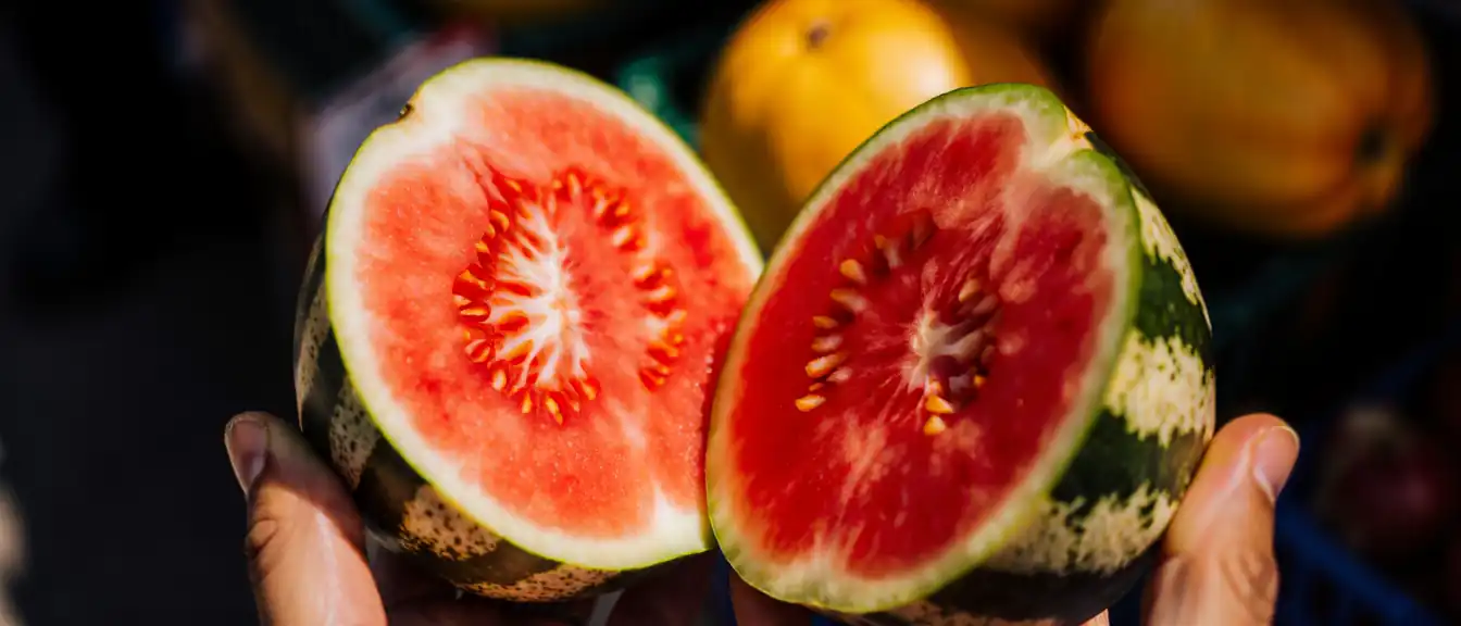 Битва вкусов или пользы? В чем секрет разницы между красным и желтым арбузом