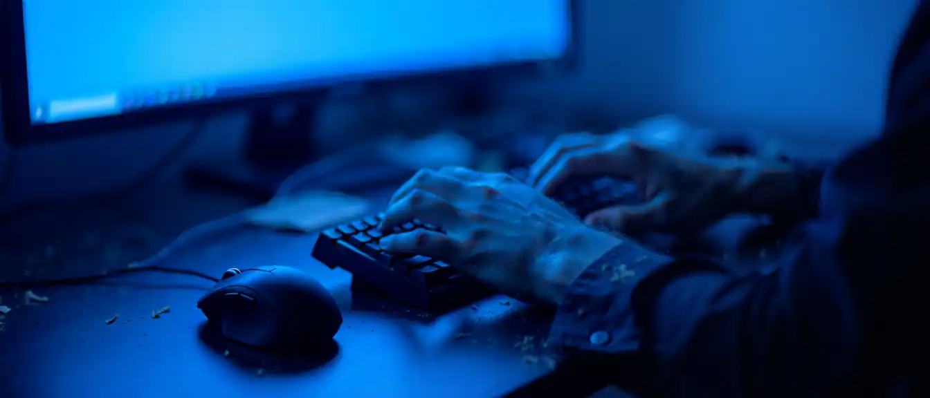 Постоянная работа за компьютером грозит развитием хронических болей и атрофией мышц кистей рук